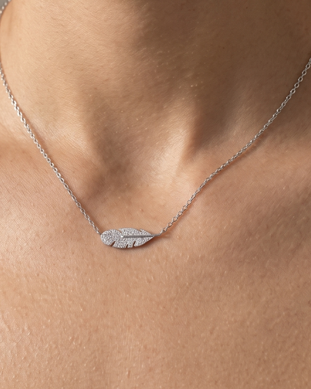 Collier plume - BLANC