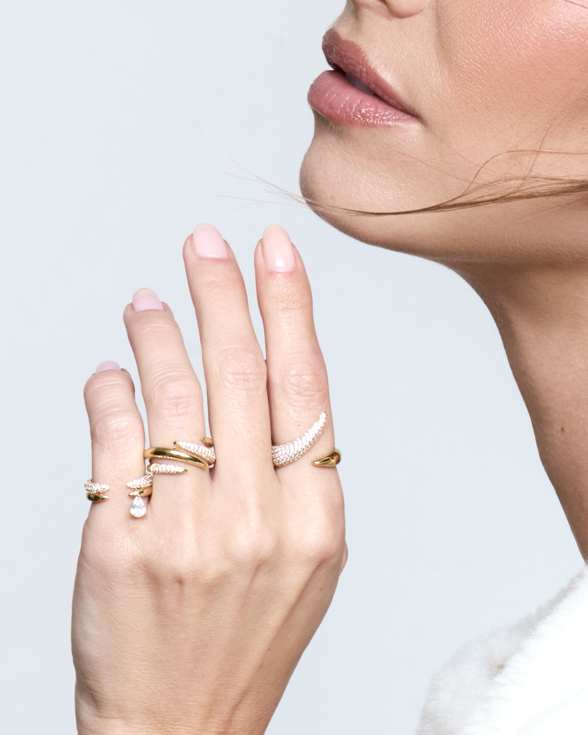 Bague Shape dorée en argent 925 plaqué or 18 carats, design épuré et contemporain avec finition lisse, bijou minimaliste et élégant qui sublime la main.