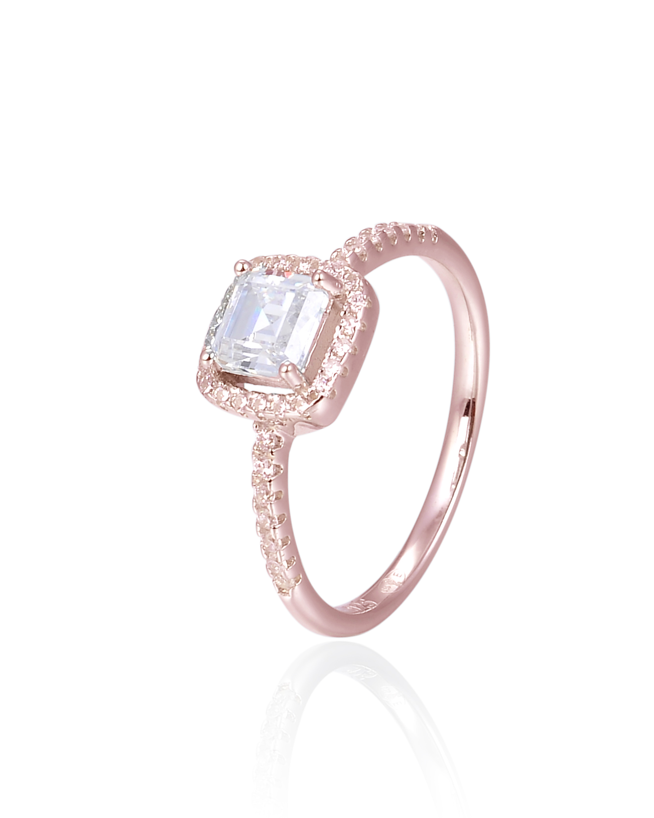 Bague « Infini Carré » en argent 925 doré à l'or rose 18 carats, design minimaliste sertie d’un zircon blanc taille carré, surface lisse et lumineuse.