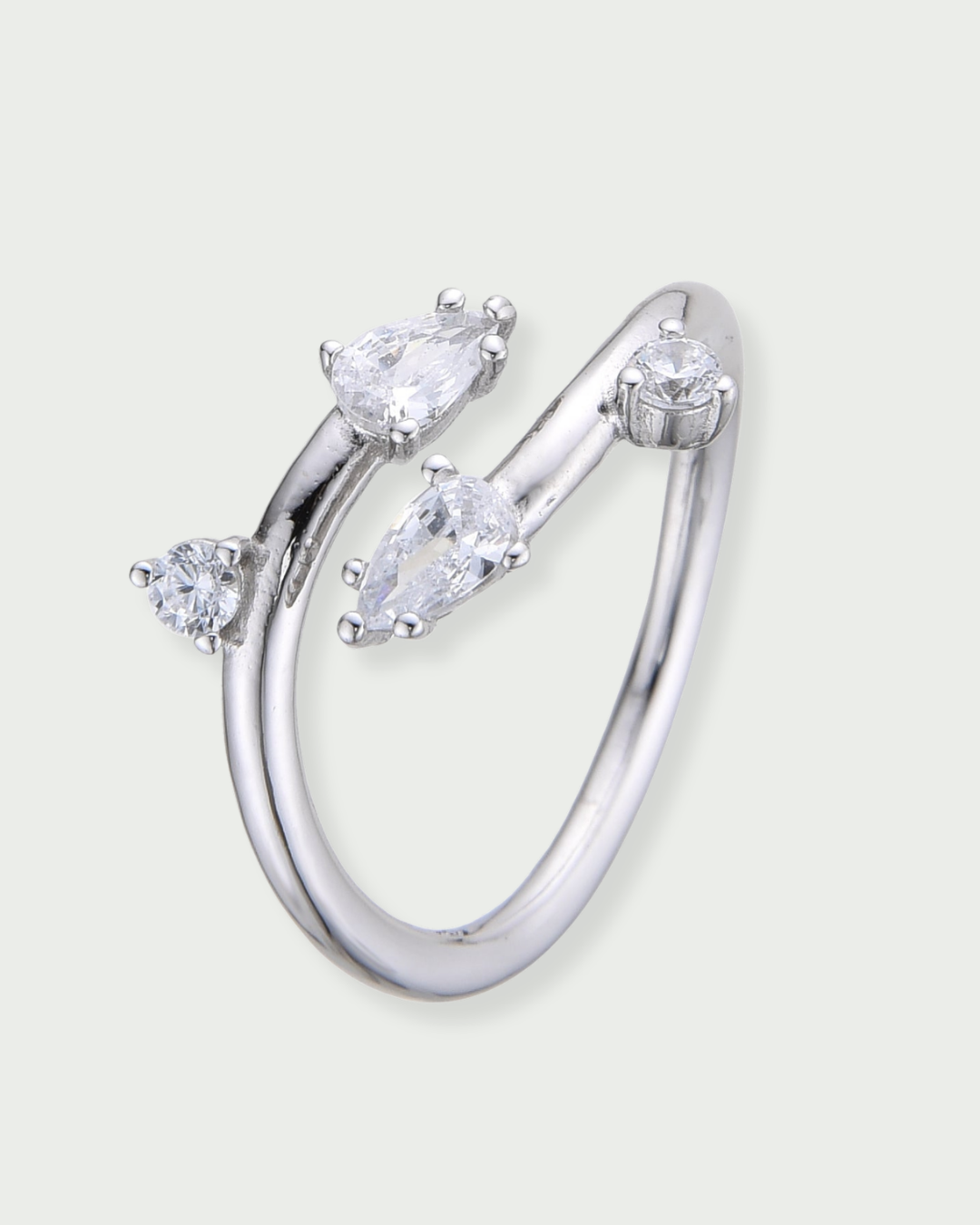 Bague lisse argent 925 rhodié et zirconiums tailles poire et brillants façon branches subtiles