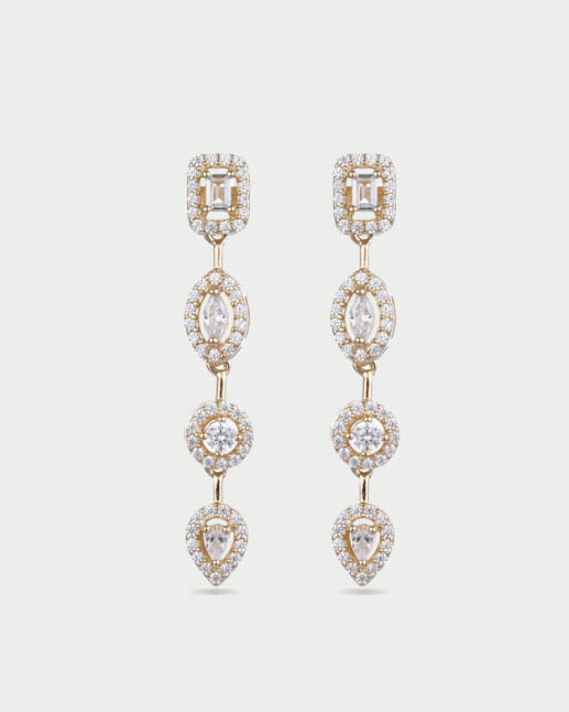 Boucles d’oreilles « Boucles d’oreilles Gabriella » en argent 925 doré à l’or jaune 18 carats, ornées de pierres en zirconium alternant les tailles ronde, poire, marquise et radiant, longueur 34,5 mm, largeur 5 mm.