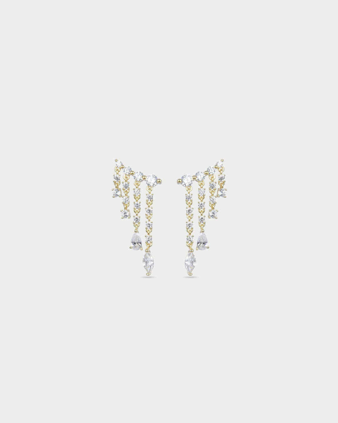 Boucles d’oreilles Rivière Éclat – Doré en argent 925 doré à l’or 18 carats, ligne de pierres finement serties formant une rivière lumineuse, finition brillante résistante à l’oxydation, fermoir sécurisé, éclat solaire et élégant.