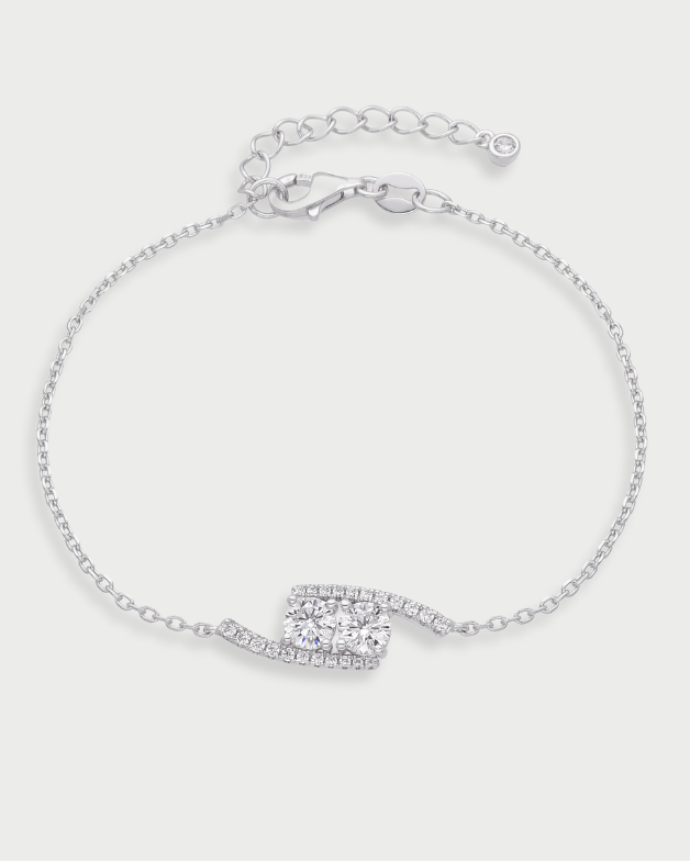 Bracelet « Sharp » en argent 925 rhodié, maillon élégant aux formes géométriques rehaussé d’un pavage de zirconiums taille ronde, finition polie brillante.