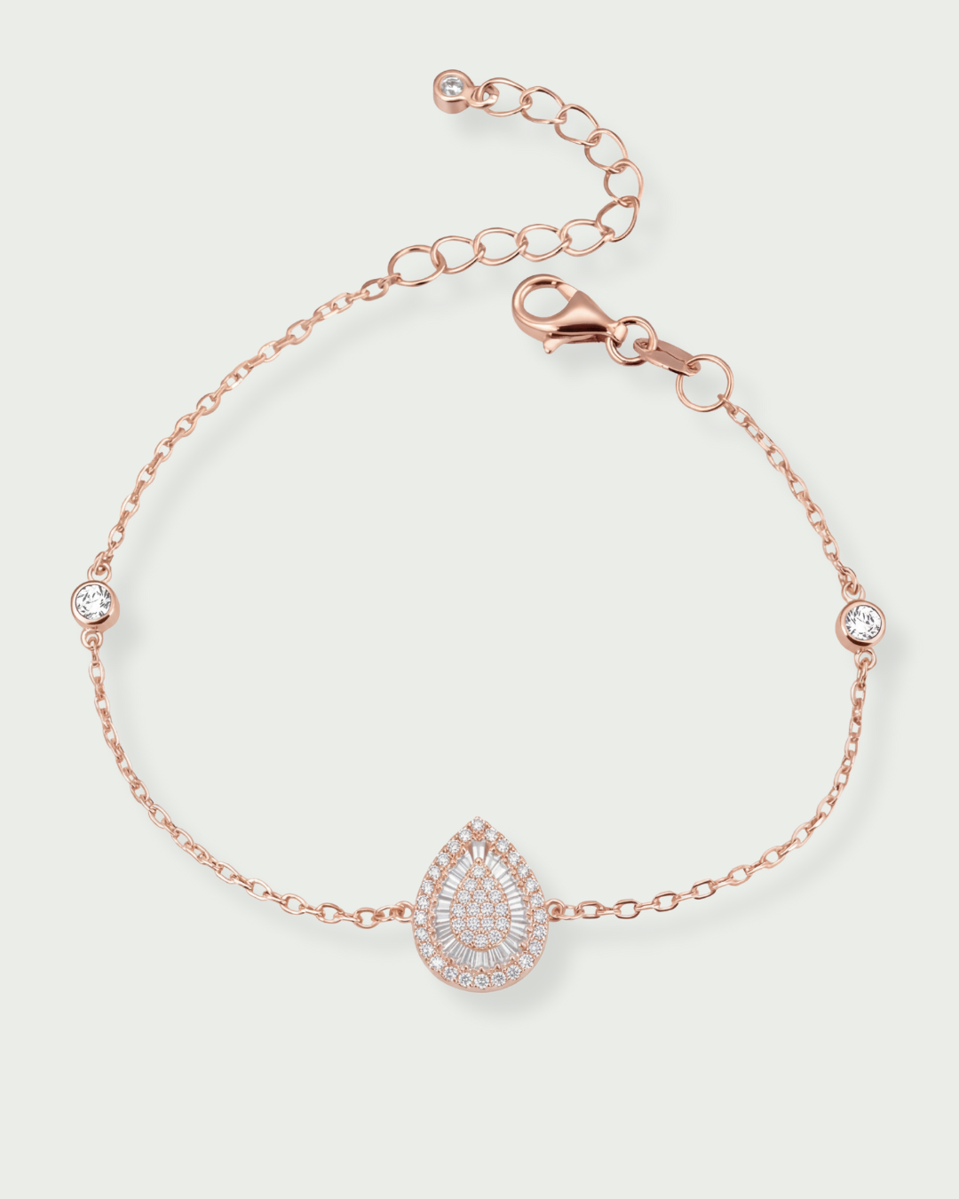Bracelet argent 925 doré à l’or 18 carats rose avec pendentif poire pavé zirconium baguettes.