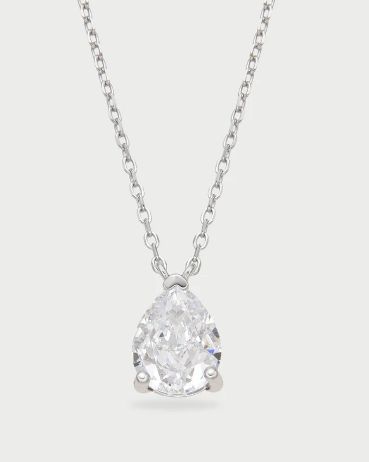 Collier Signature blanc en argent 925 rhodié avec pendentif en zirconium taillé en goutte sur une chaîne fine, design élégant et discret qui illumine le décolleté