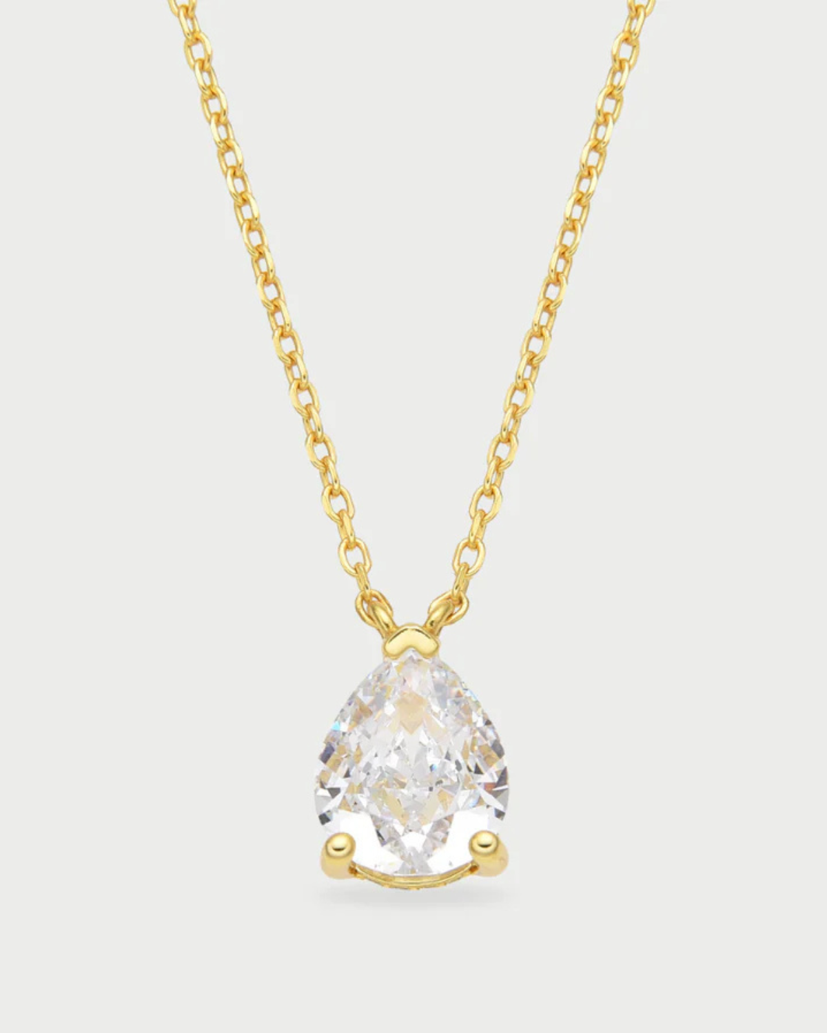 Collier Signature blanc en argent 925 rhodié plaqué or blanc 18 carats avec pendentif zirconium taille goutte multifacettes sur une chaîne fine, design élégant et lumineux qui sublime le décolleté.