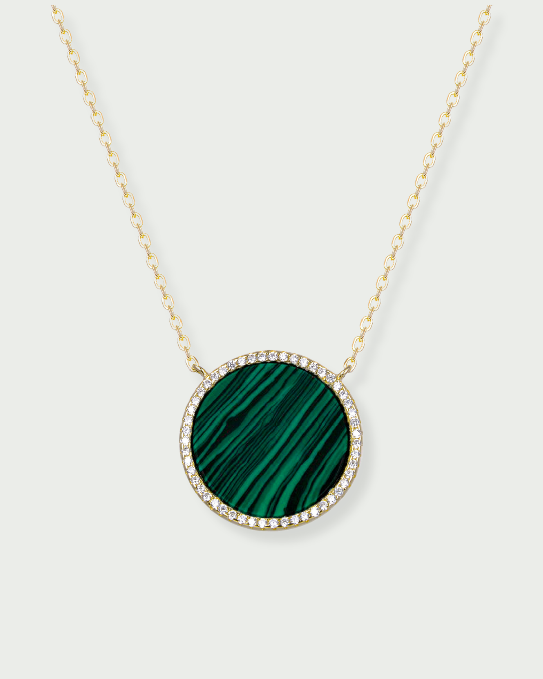 Collier en argent 925 doré à l'or rose 18 carats, orné d’une grosse médaille ronde sertie d’une pierre malachite, finition polie brillante.