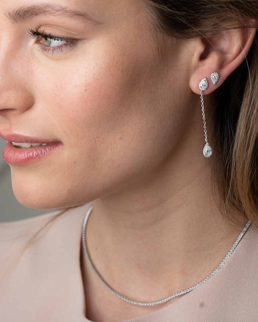 Collier Tennis Intemporel – Rose en argent 925 doré à l’or rose 18 carats, ligne continue de pierres délicatement serties pour un éclat homogène et raffiné, finition lumineuse résistante à l’oxydation, fermoir sécurisé, imaginé pour illuminer le décolleté.