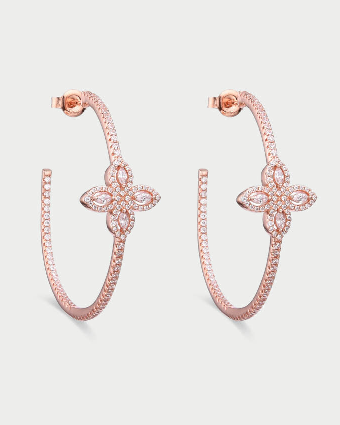 Boucles d’oreilles « Créoles Fleur de Vie » en argent 925 rhodié, motif floral composé de quatre zirconiums taille marquise, diamètre ≈ 4 cm, finition polie brillante.