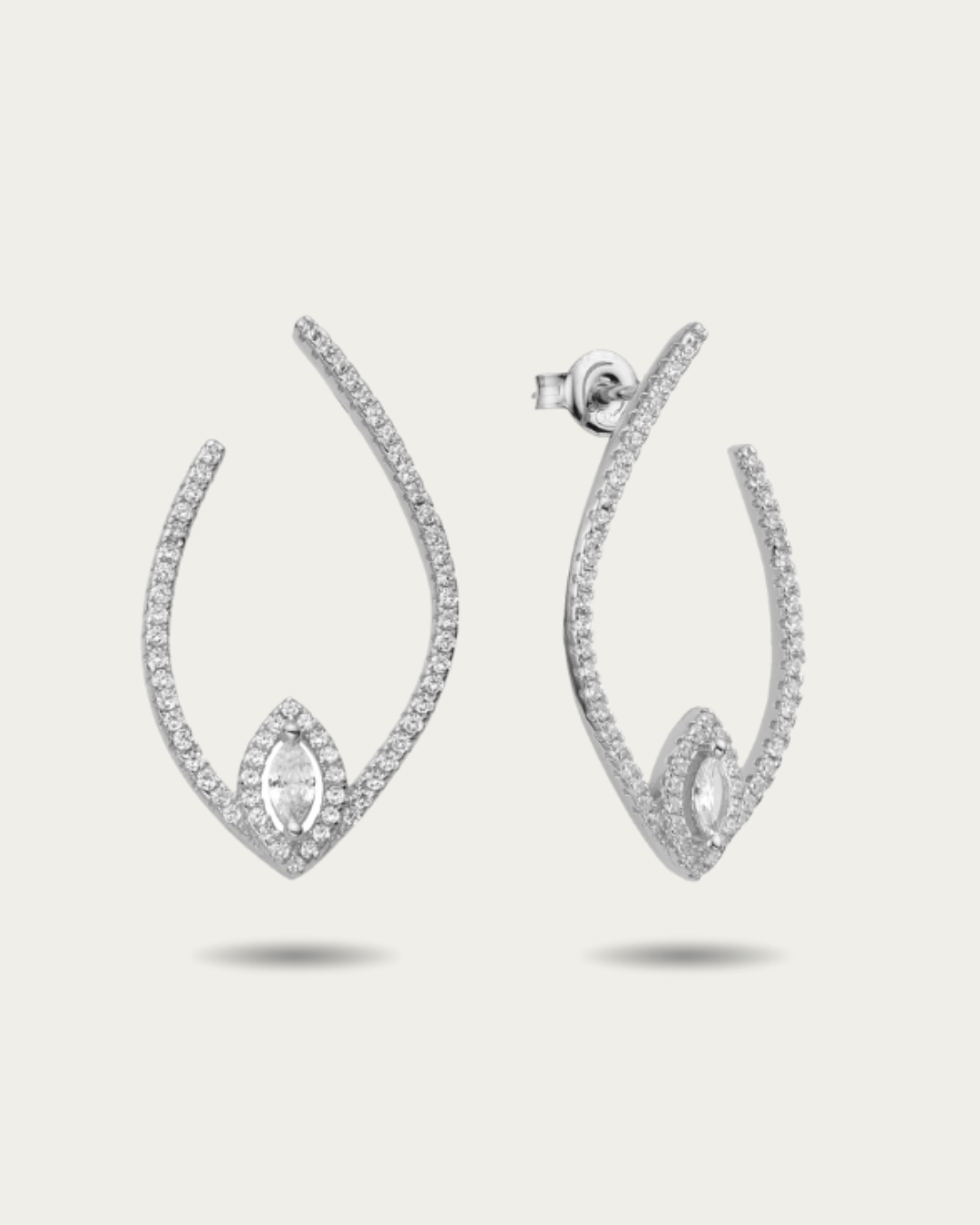 Boucles d’oreilles créoles « Goutte Fleur de Vie » en argent 925 rhodié, forme goutte revisitée avec motif floral en zirconiums taille marquise, finition polie brillante.