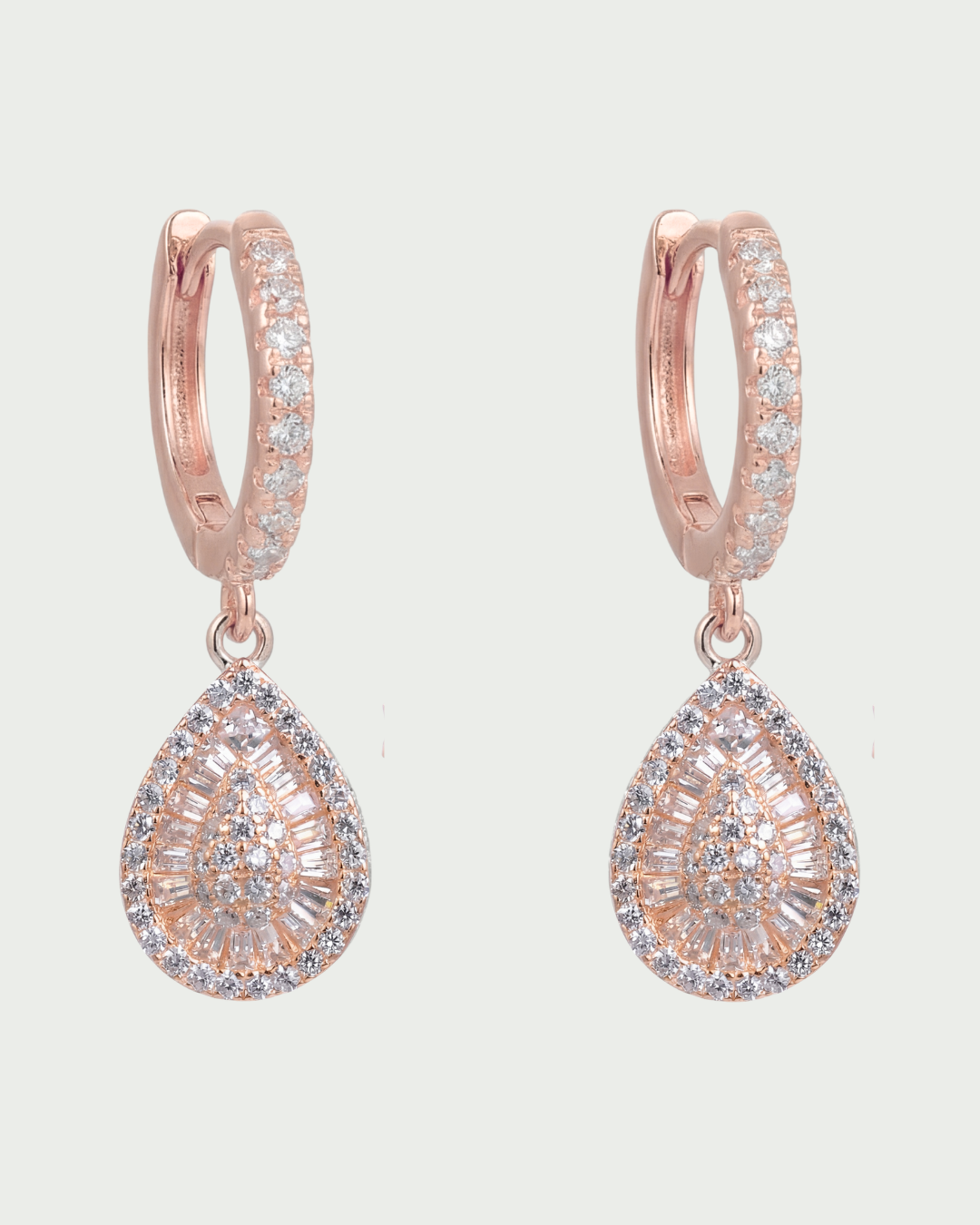 Boucles d’oreilles créoles goutte en argent 925 doré rose, pendentif forme poire pavé de zirconium blanc.