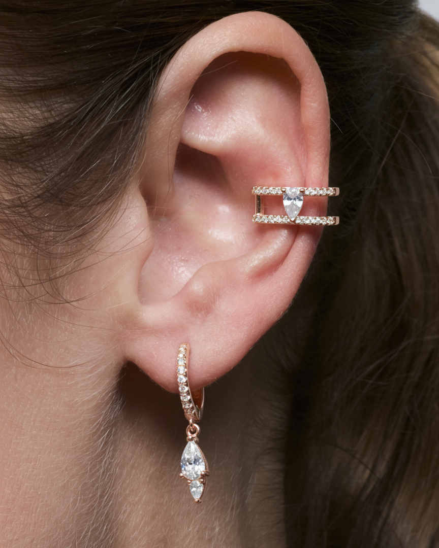 Mini‑créoles Signature en argent 925 doré à l’or rose avec pavage de zirconiums et pendentif double pierre taille poire délicat