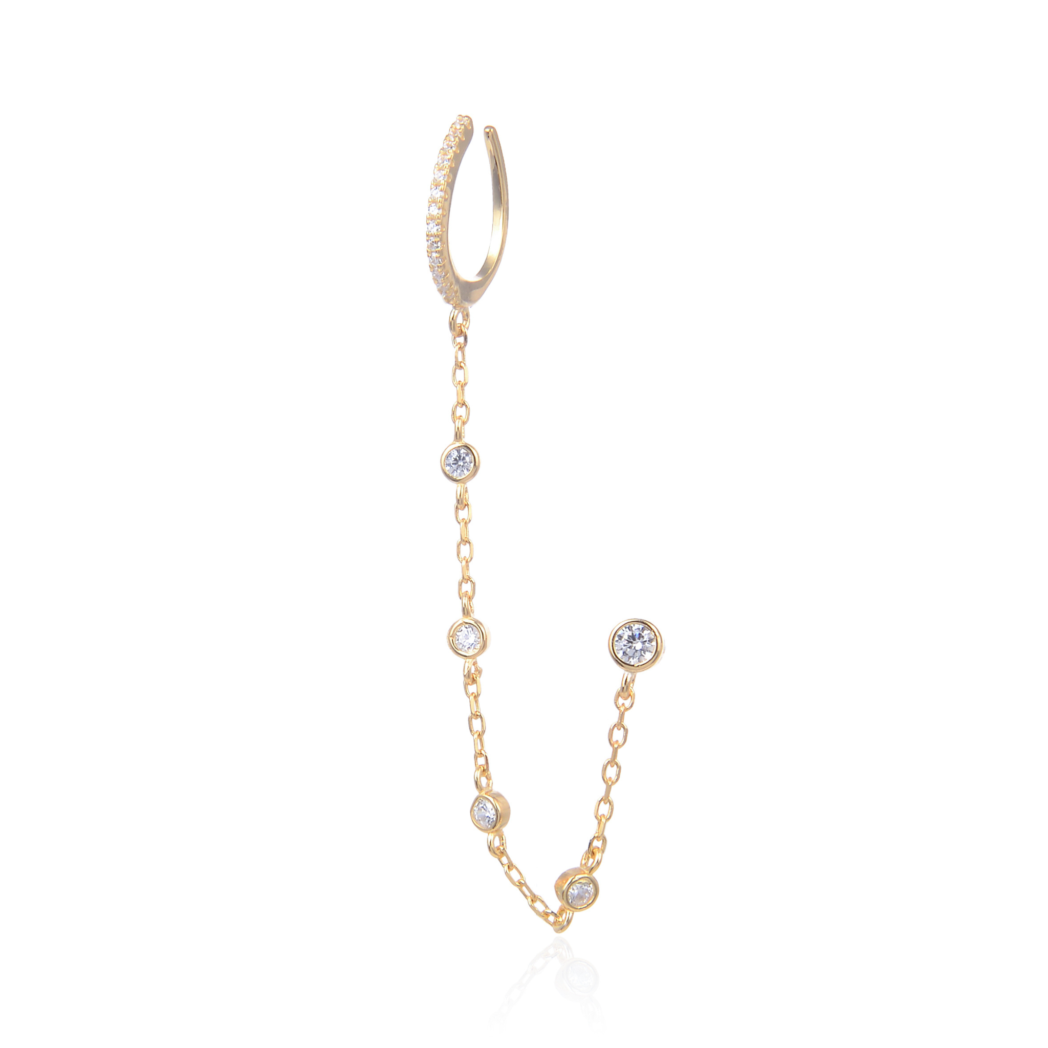 Monoboucle en argent 925 doré à l’or jaune 18 carats, earcuff serti de zirconiums relié par une chaîne fine à une puce sertie clos