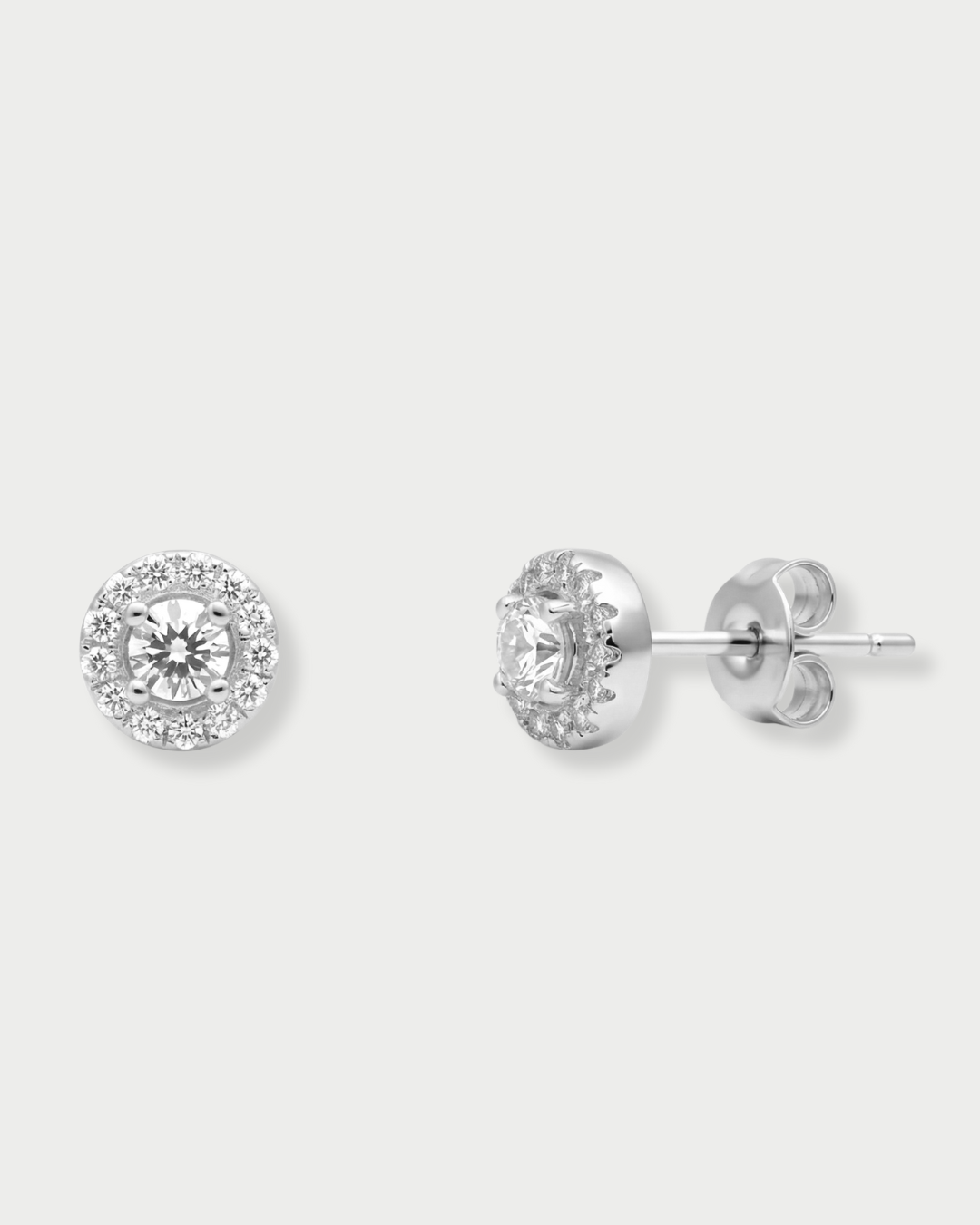 Puces rondes pavées en argent 925 rhodié avec zirconium central et entourage pavé, diamètre 4 mm.