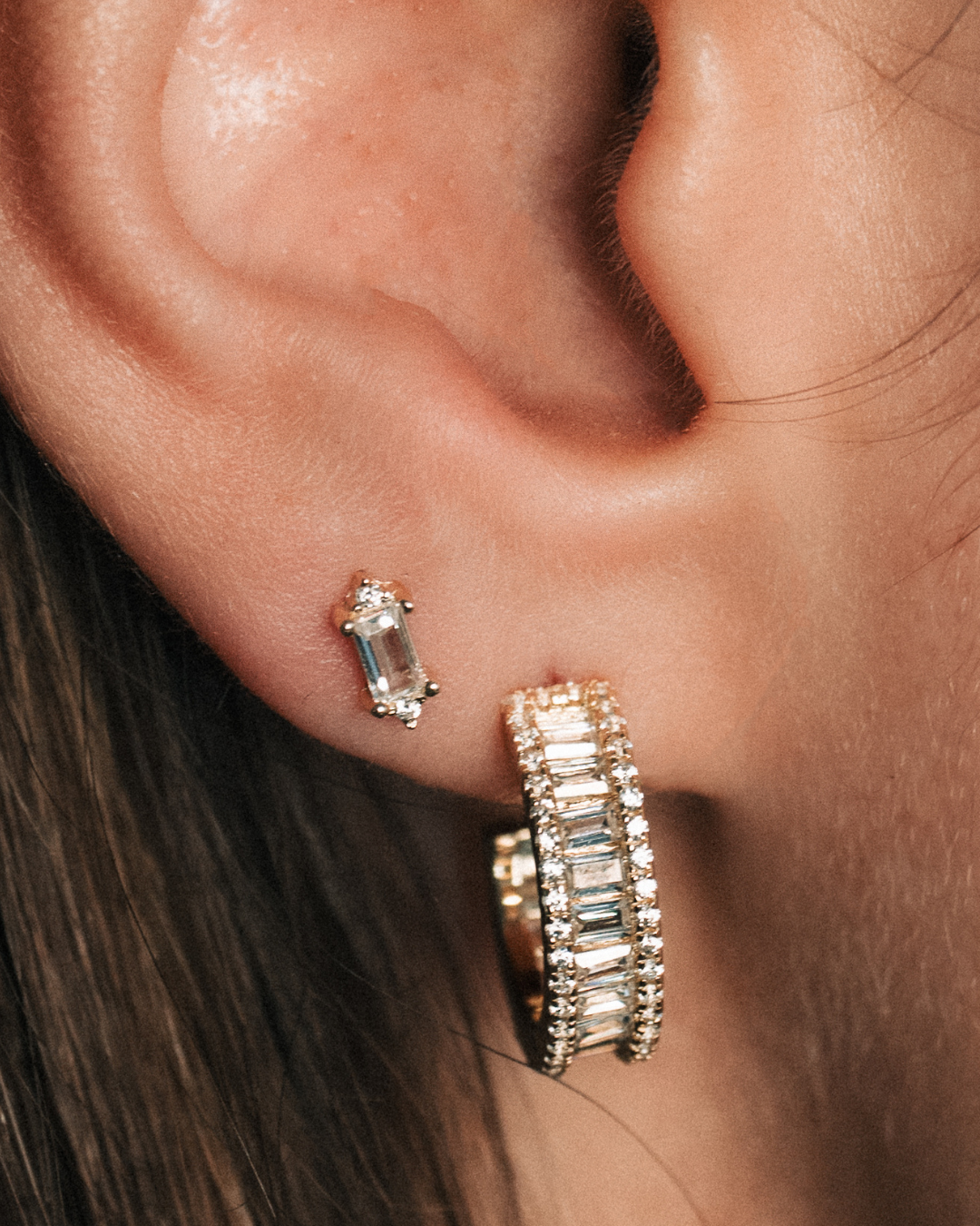 Puces en argent 925 doré à l’or 18 carats avec zircon blanc taille baguette et pierres rondes.