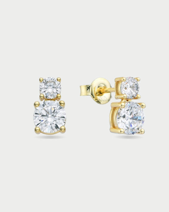 Boucles d’oreilles puces « Double Rond Intemporel » en argent 925 doré à l’or jaune 18 carats, double cercle élégant agrémenté d’un pavage de zirconiums taille ronde, finition polie brillante.