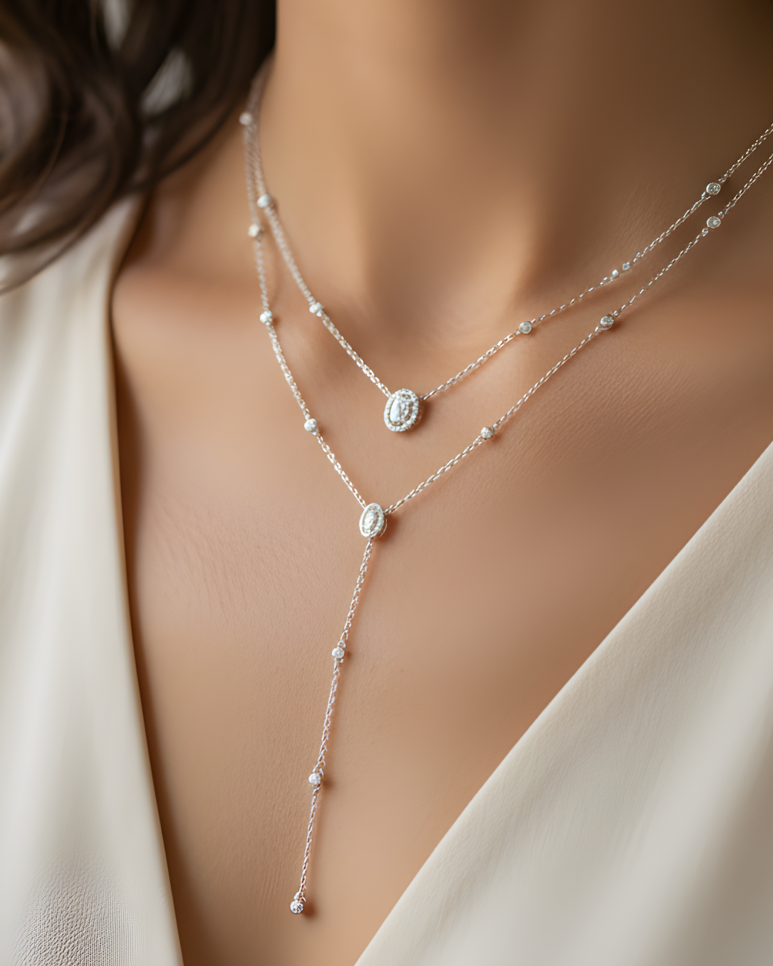 Collier « Sautoir Double Rang Choker Ovale » en argent 925 doré à l’or jaune 18 carats, double rang dont un choker orné de pierres en zirconium taille ovale, finition polie brillante.