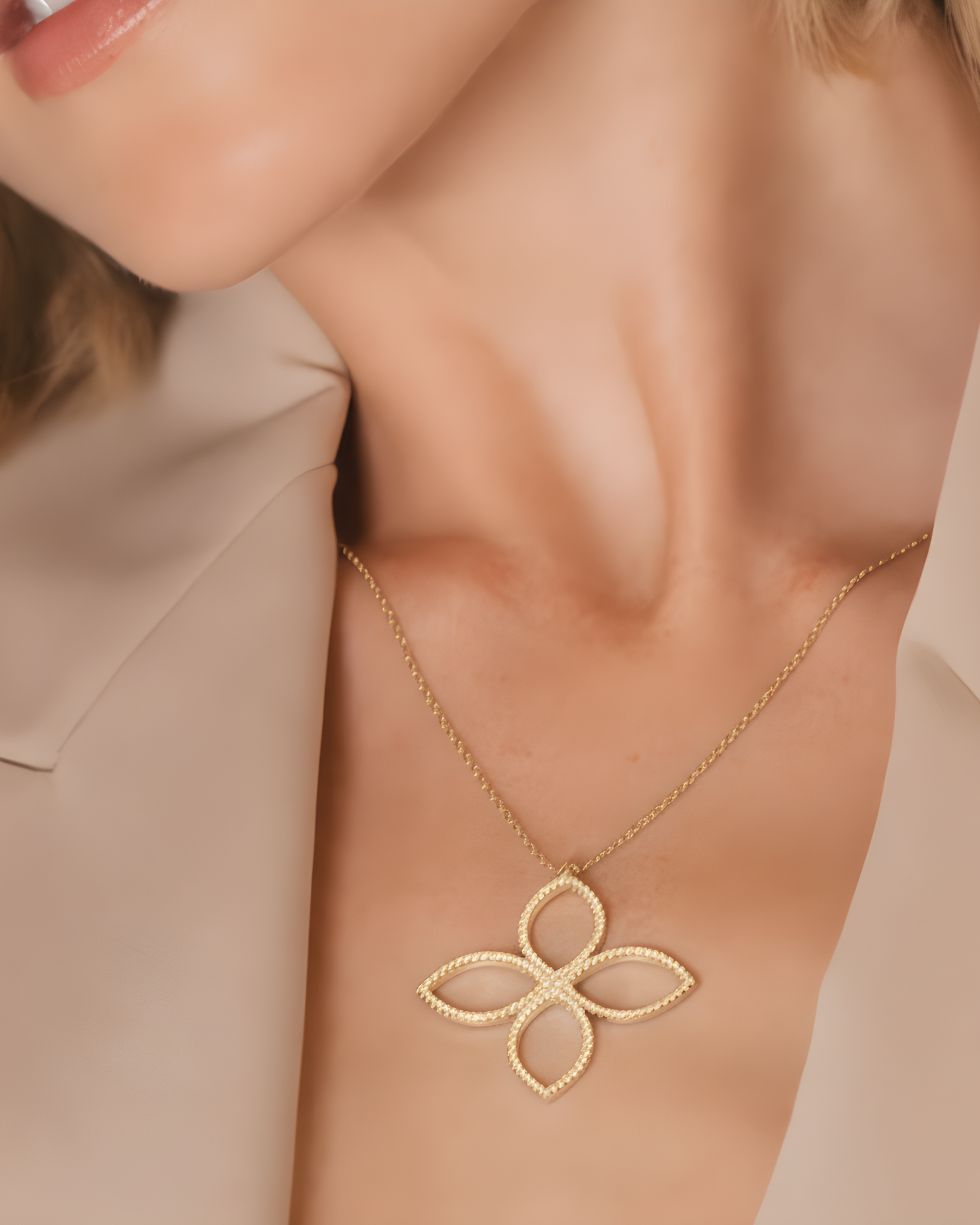 Collier pendant Fleur Éternelle - DORÉ