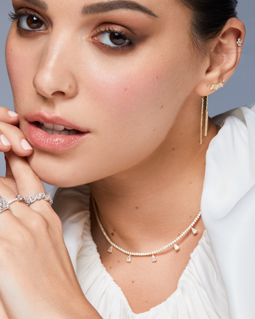 Choker « Éclat » en argent 925 doré à l’or jaune 18 carats, maille ras-cou garnie d’un rang de zirconiums taille ronde, finition polie brillante.