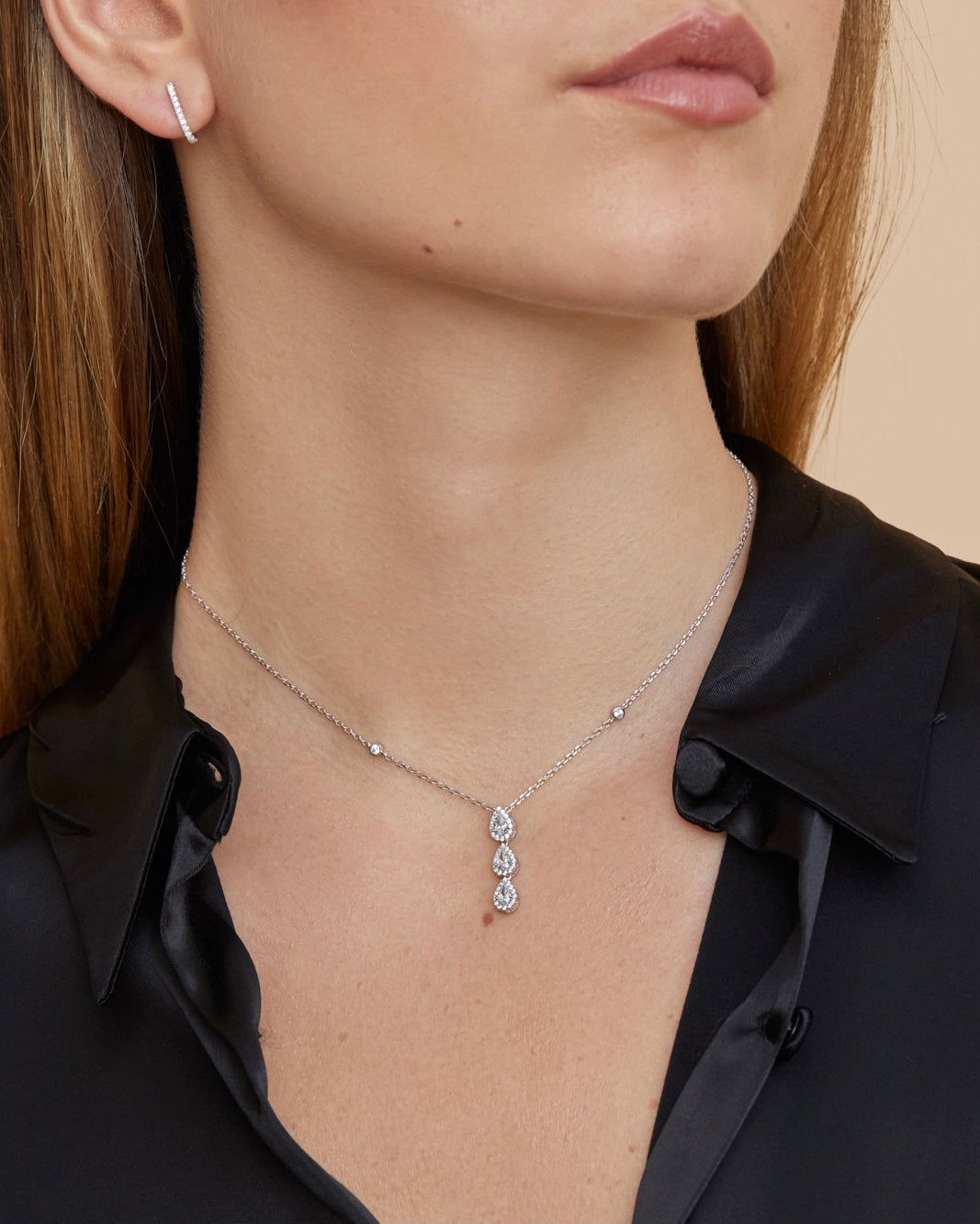 Collier « 3 Poires Sweet Pear » en argent 925 rhodié, orné de trois pendentifs en zirconium taille poire, chaîne fine avec réglage