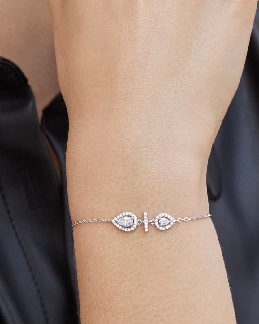 Bracelet avec 2 poires en argent 925 rhodié et Zirconiums porté