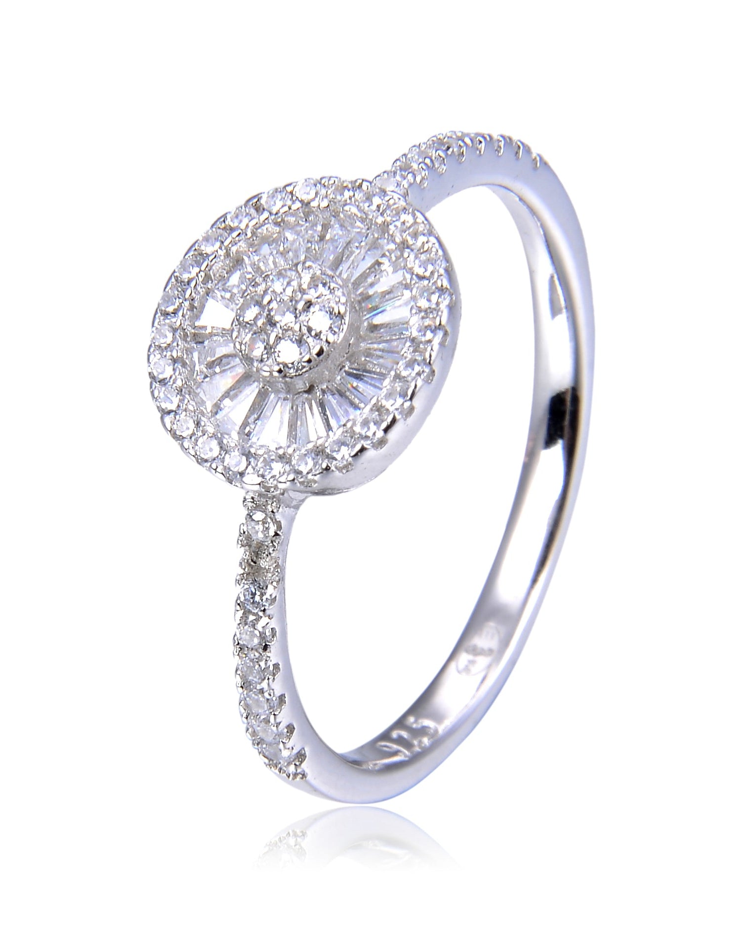 Bague circulaire « Infini Rond » en argent 925 rhodié, bordure sertie de zirconiums baguette scintillants, finition lisse et raffinée.