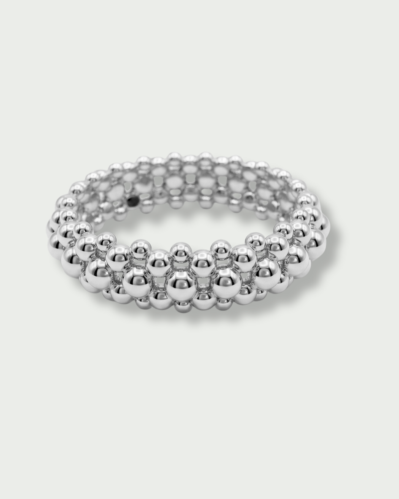 Bague Perle Boost en argent 925, composée de plusieurs rangées ajourées de perles métalliques de différentes tailles.