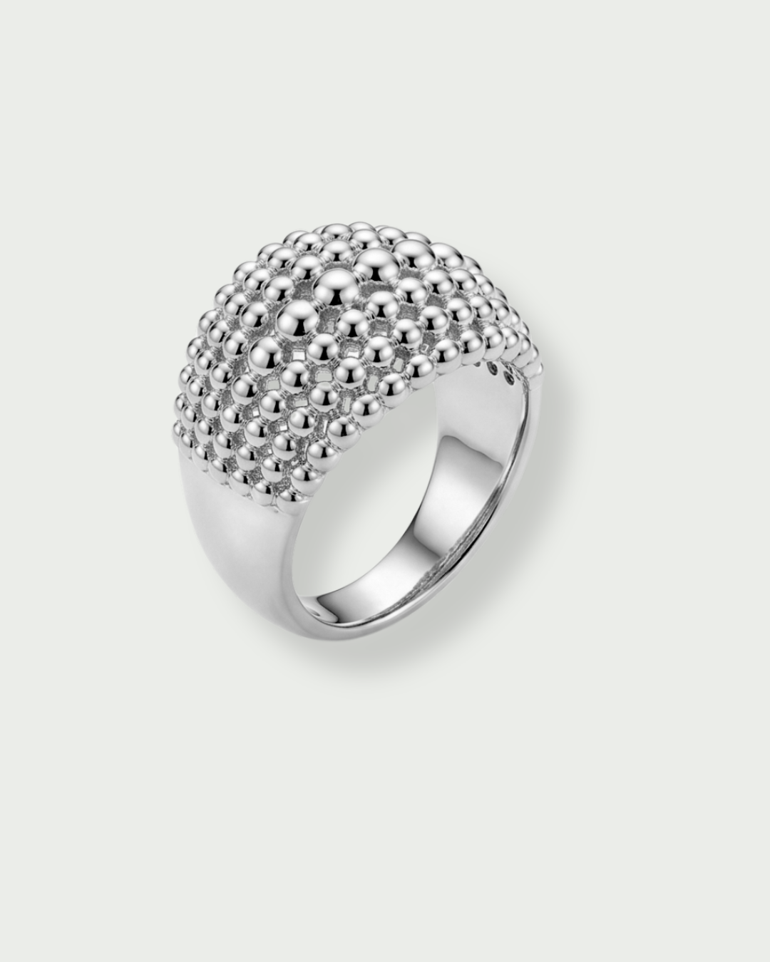 Bague Perle Maxi en argent 925, ornée d’un large motif bombé composé de perles métalliques de différentes tailles.