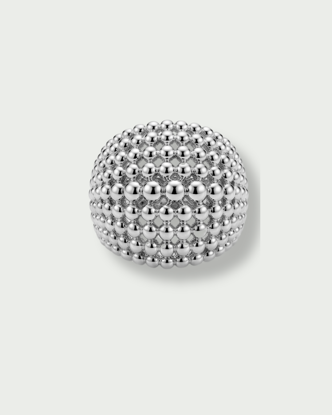 Bague Perle Maxi en argent 925, ornée d’un large motif bombé composé de perles métalliques de différentes tailles.