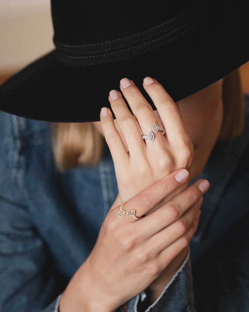 Bague « Double Marquise Fleur de Vie » en argent 925 rhodié, design ouvert orné de deux pierres taille marquise scintillantes et d’un pavage de zirconiums taille ronde, finition polie brillante.