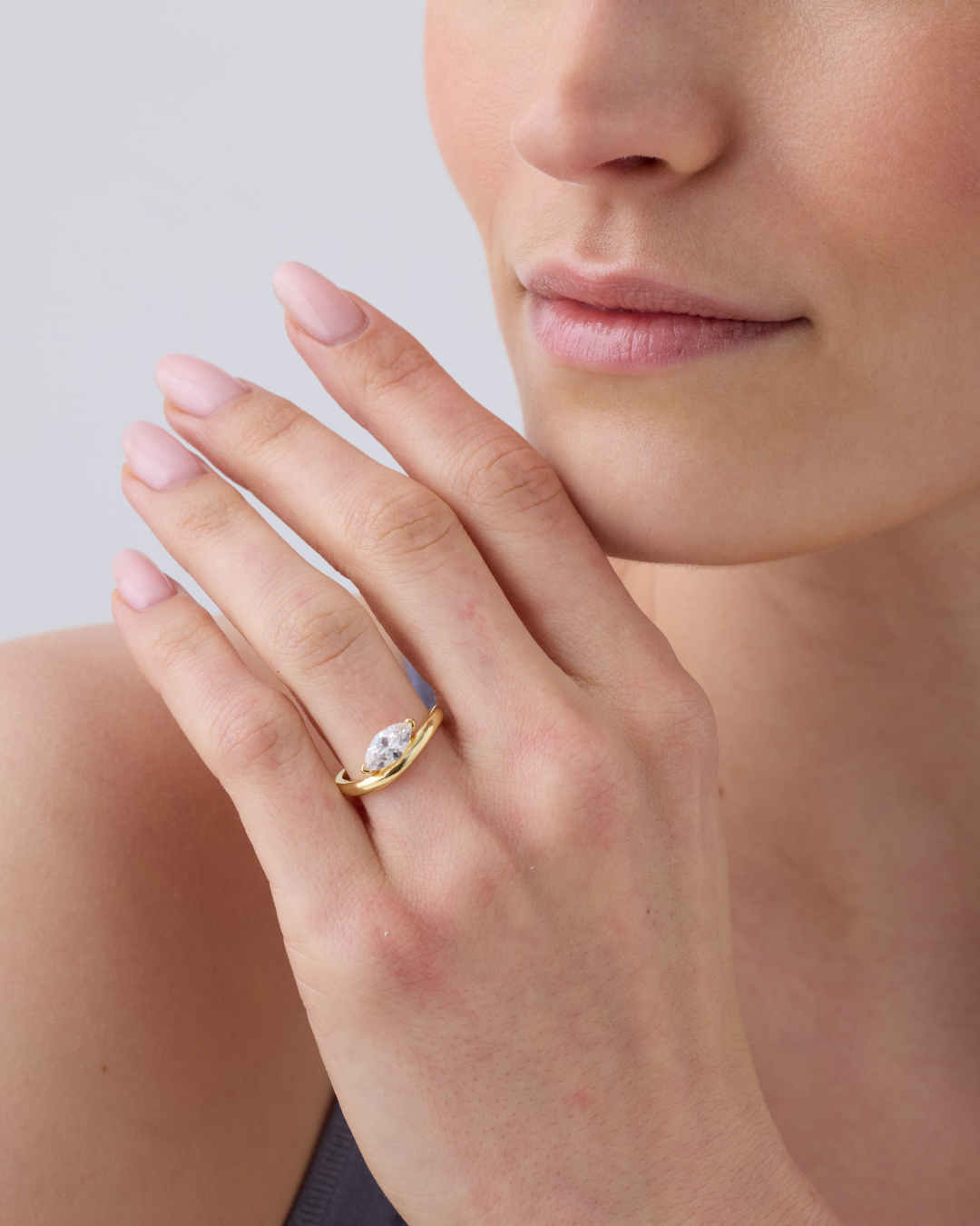 Bague marquise Allure – Co-création Diane Perreau – Argent 925 plaqué or 18 carats &amp; Zirconium - porté