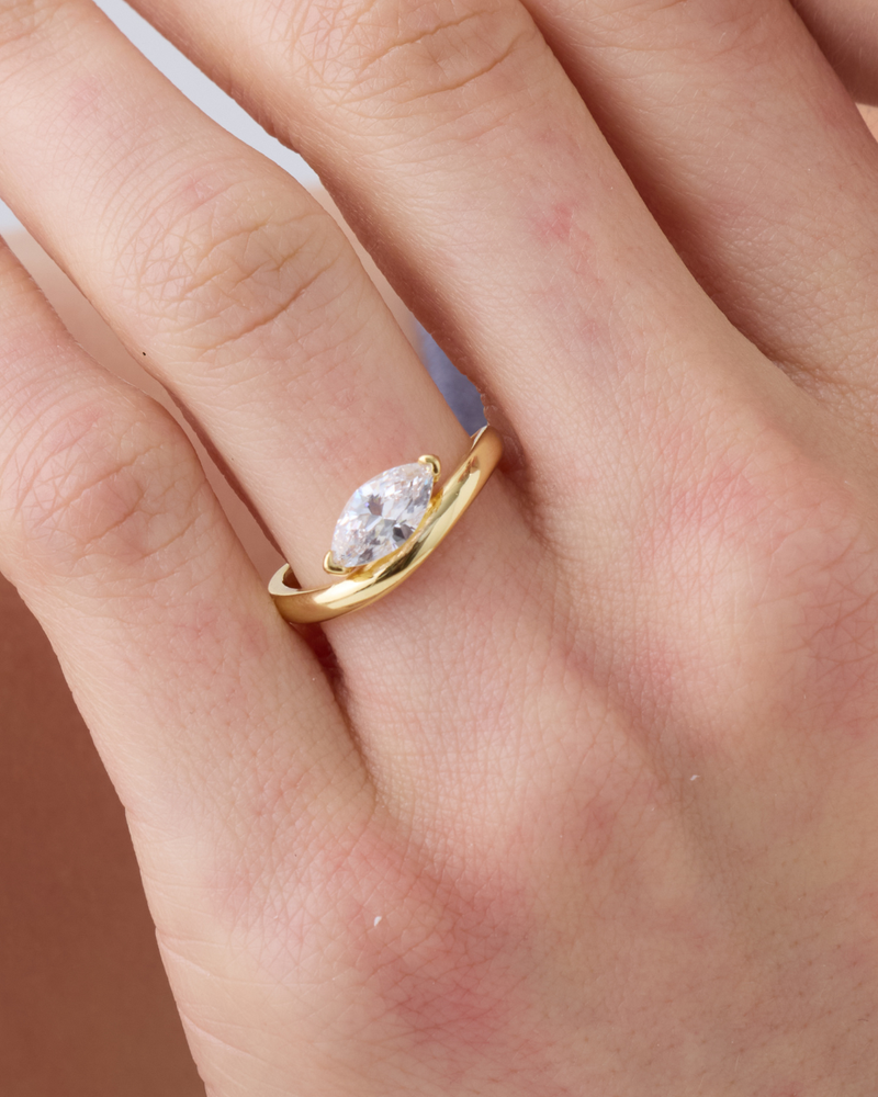 Bague marquise Allure – Co-création Diane Perreau – Argent 925 plaqué or 18 carats &amp; Zirconium - porté zoom