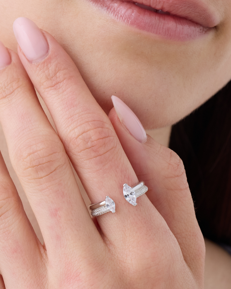 Bague Marquise Pinky en argent 925 ornée de deux zircons blancs taille marquise