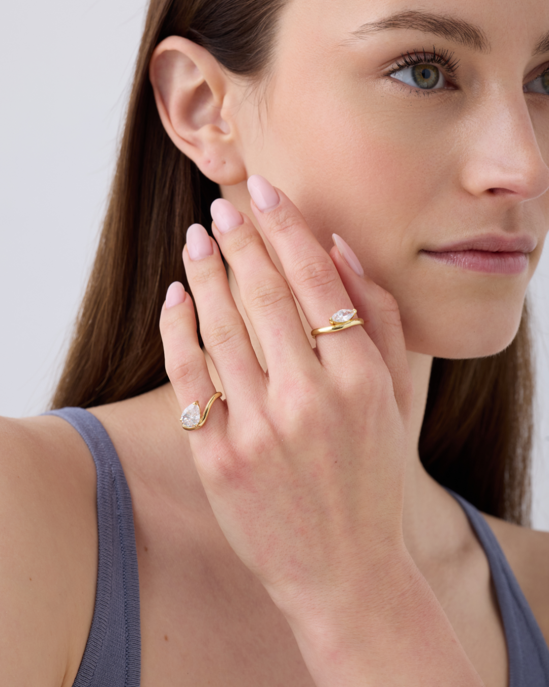Bague poire Allure – Co-création Diane Perreau – Argent 925 plaqué à l'or 18 carats &amp; Zirconium - porté Lou Anne
