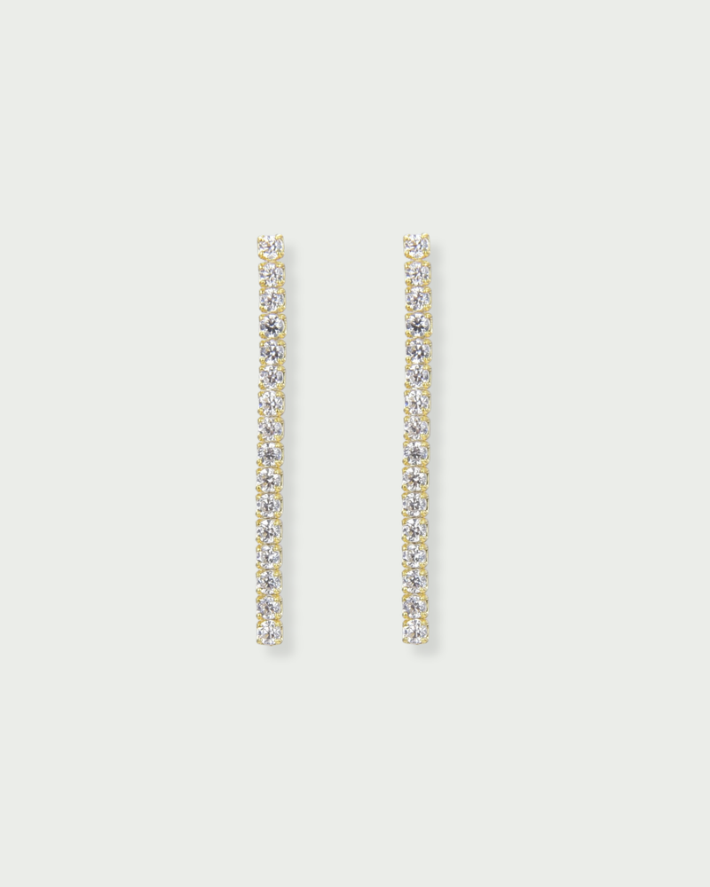 Boucles d’oreilles Rivière Intemporel dorées en argent 925 rhodié à l’or 18 carats avec une rangée de zirconiums ronds scintillants alignés, design long et élégant pour une allure sophistiquée et lumineuse.
