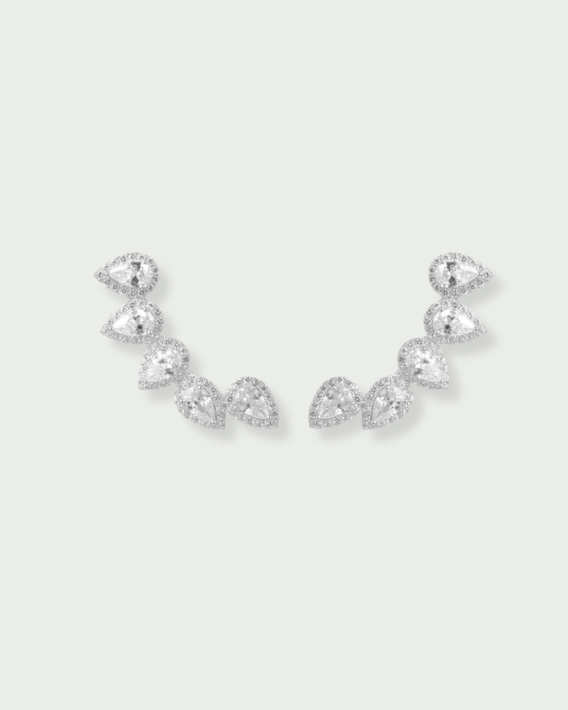 Boucles d’oreilles Cinq Poires Gala blanc GENA Jewelry en argent 925 rhodié, ornées de cinq zircons taille poire entourés d’un pavage lumineux.