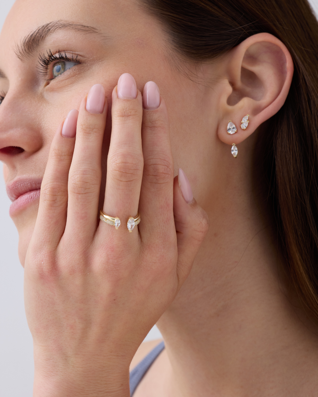 Boucles d’oreilles marquises asymétriques – Co-création Diane Perreau – Argent 925 doré à l’or 18 carats &amp; Zirconium