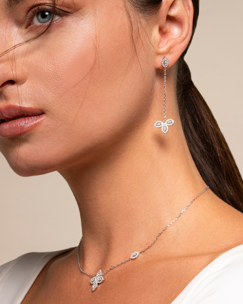 Boucles d’oreilles « Doubles Pendantes Fleur de Vie » en argent 925 rhodié, design pendulaire avec deux motifs « Fleur de Vie » ornés de zirconiums taille marquise et ronde, finition polie brillante.