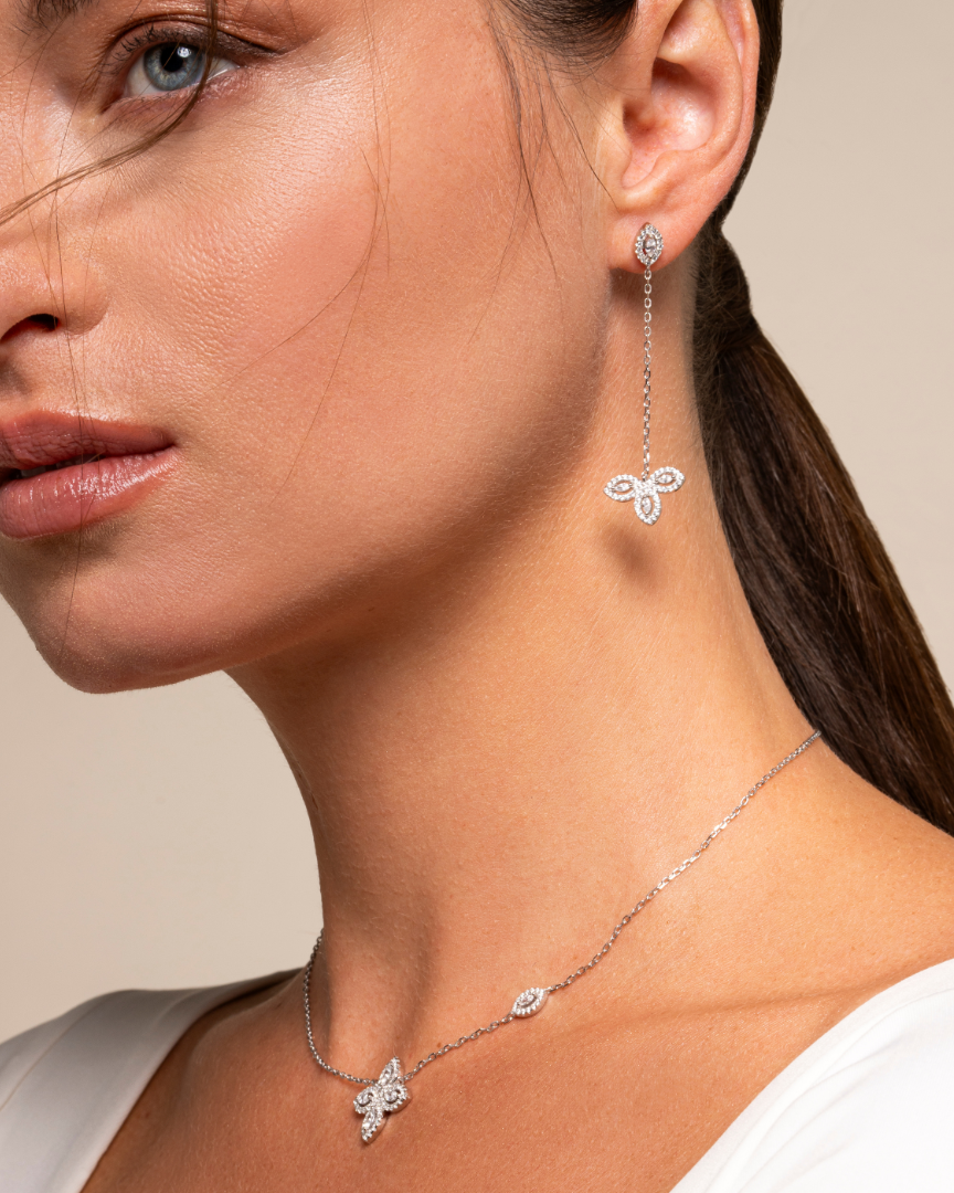 Boucles d’oreilles « Doubles Pendantes Fleur de Vie » en argent 925 rhodié, design pendulaire avec deux motifs « Fleur de Vie » ornés de zirconiums taille marquise et ronde, finition polie brillante.