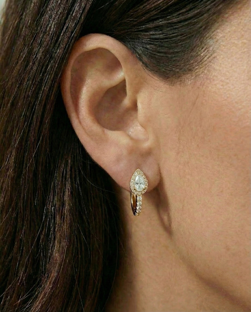 Mini créoles Infini Poire en argent 925 doré à l’or 18 carats, pendentif goutte‑poire élégant agrémenté d’un pavage de zirconiums taille ronde, finition polie brillante.