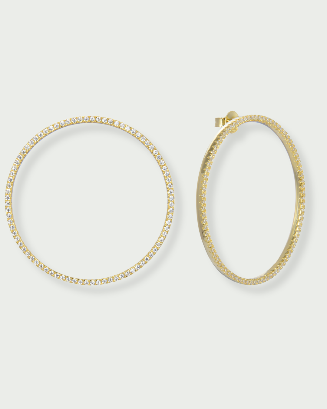 Boucles d’oreilles Sphères Intemporel en argent 925 rhodié, sphères lisses au design épuré, finition polie brillante résistante à l’oxydation, fermoir sécurisé, éclat pur et minimaliste au quotidien.

