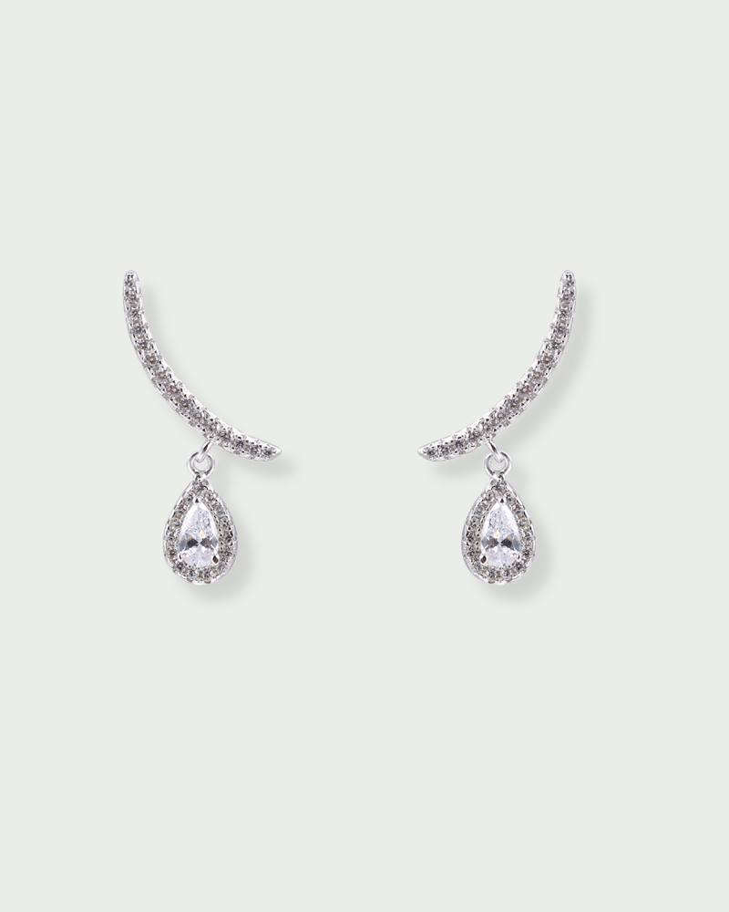 Boucles d’oreilles Strong Gala – Blanc en argent 925 rhodié, design structuré délicatement serti, finition polie brillante résistante à l’oxydation, fermoir sécurisé, éclat affirmé et élégant.