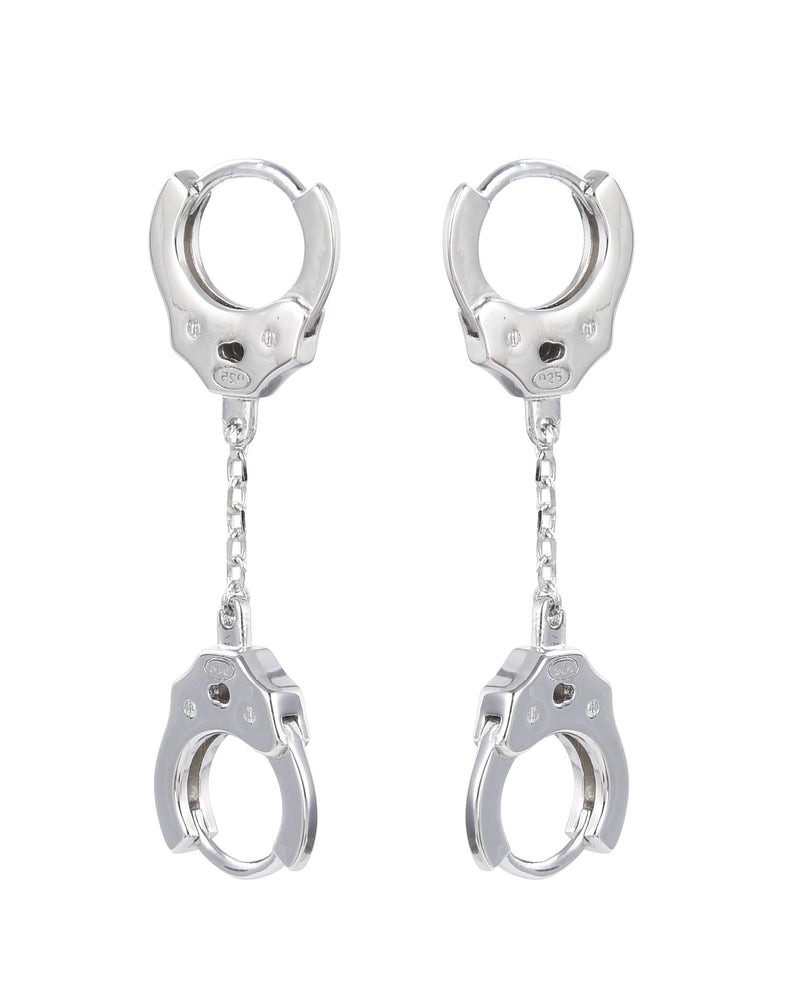 Boucles « Menottes » en argent 925 rhodié, deux anneaux reliés par un maillon central, design moderne et lumineux.