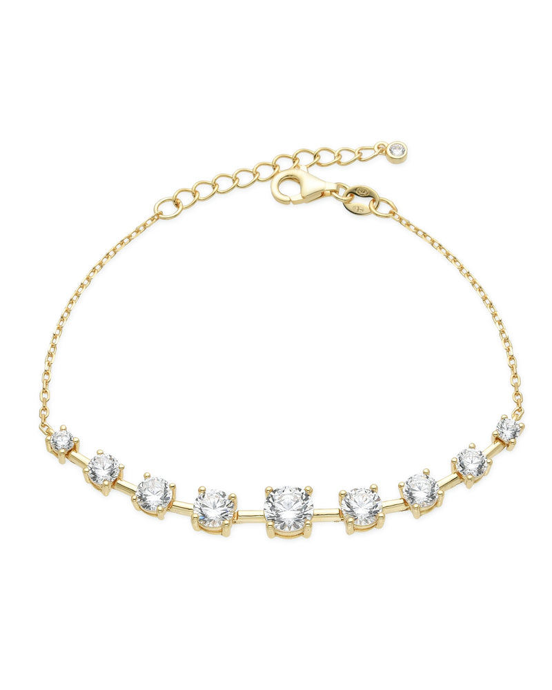 Bracelet « My Glow » en argent 925 doré à l’or fin 18 carats, orné de plusieurs pierres blanches facettées de différentes tailles, montées sur une chaîne fine, finition polie brillante.