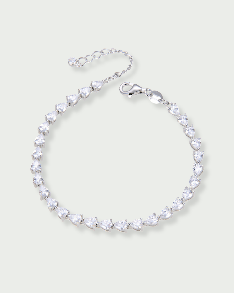 Bracelet Shine Éclat – Blanc en argent 925 rhodié, ligne délicate de pierres scintillantes, finition polie brillante résistante à l’oxydation, fermoir sécurisé, éclat pur et élégant.
