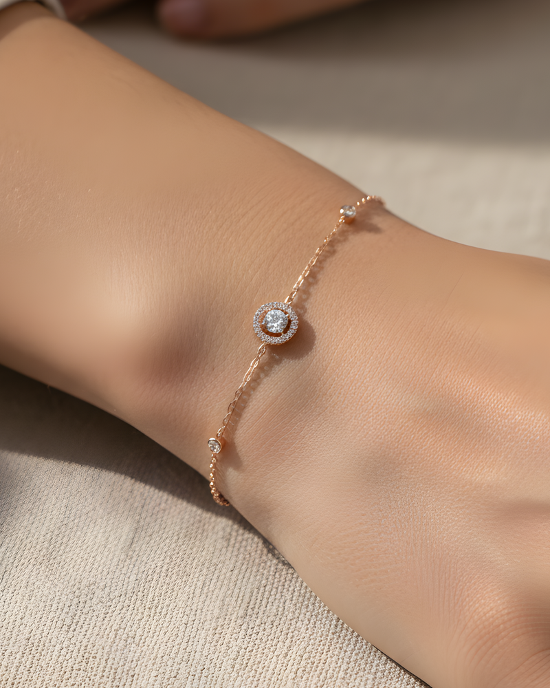 Bracelet rond pavé en argent 925 doré or rose 18 carats avec zirconium central et entourage pavé, chaîne ajustable.