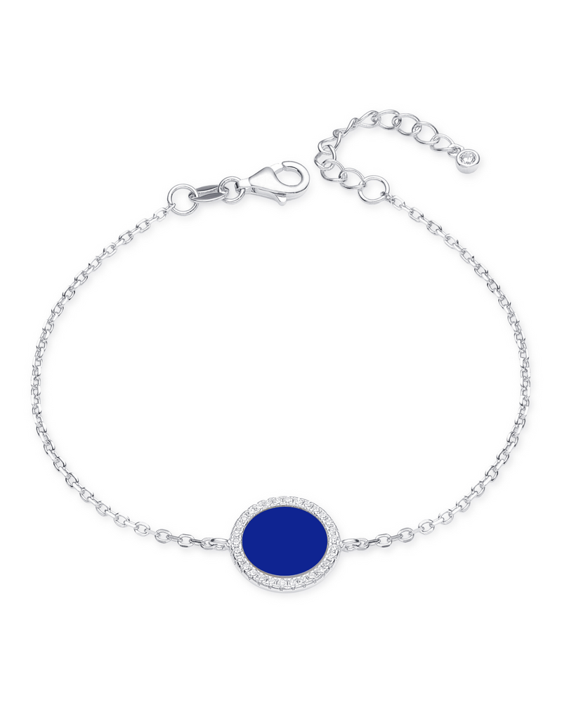 Bracelet en argent 925 rhodié, orné d’une petite médaille ronde sertie d’une pierre lapis-lazuli, finition polie brillante.