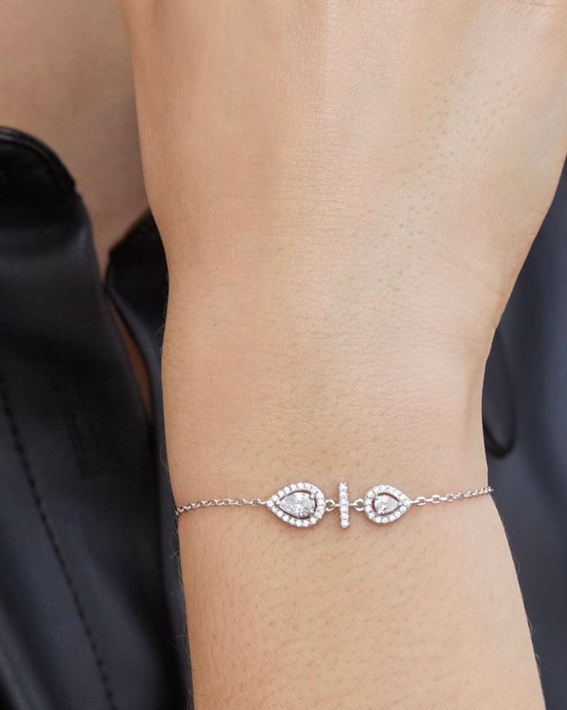 Bracelet poires en argent 925 rhodié et Zirconiums porté