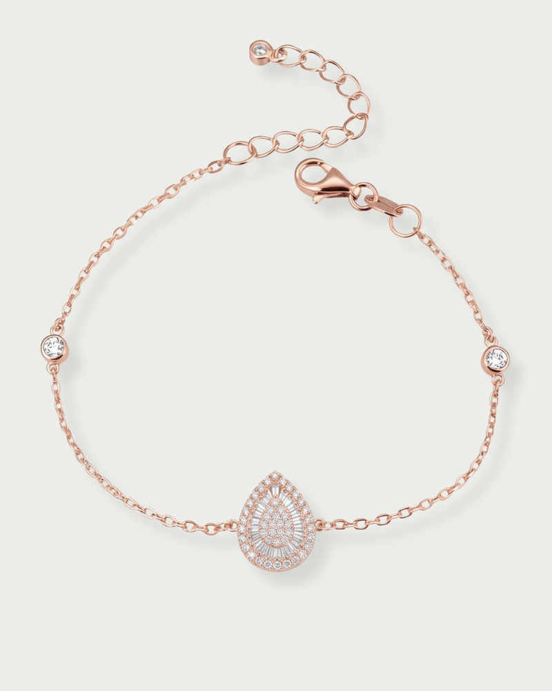Bracelet argent 925 doré à l’or 18 carats rose avec pendentif poire pavé zirconium baguettes.