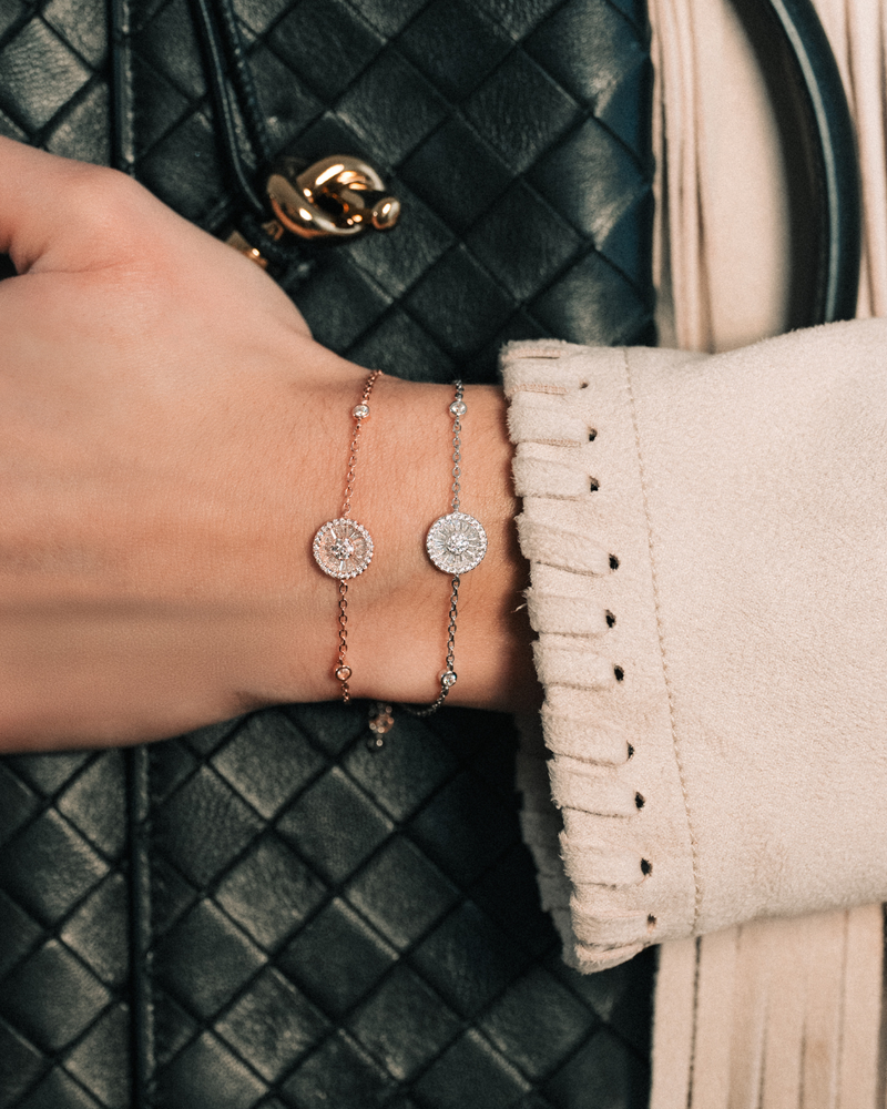 Bracelet argent 925 doré à l'or 18 carats avec motif rond pavé zirconium taille baguette.